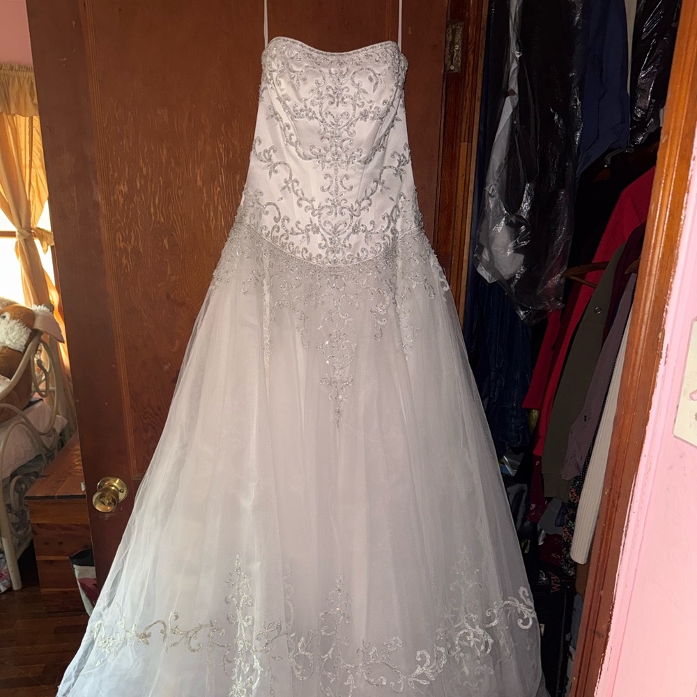 David's Bridal White Beaded Tulle Ball Gown Wedding Dress